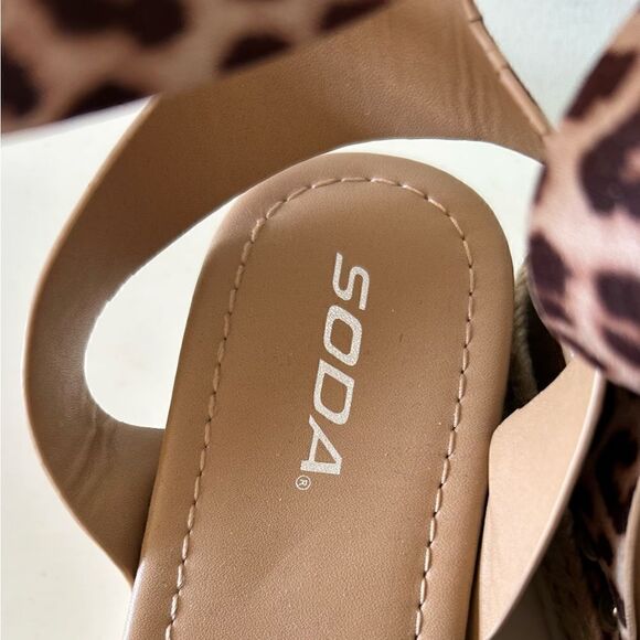 Soda Topic Open Toe Animal Print Buckle Ankle Strap Espadrille Sandal Size 8 - Picture 2 of 10